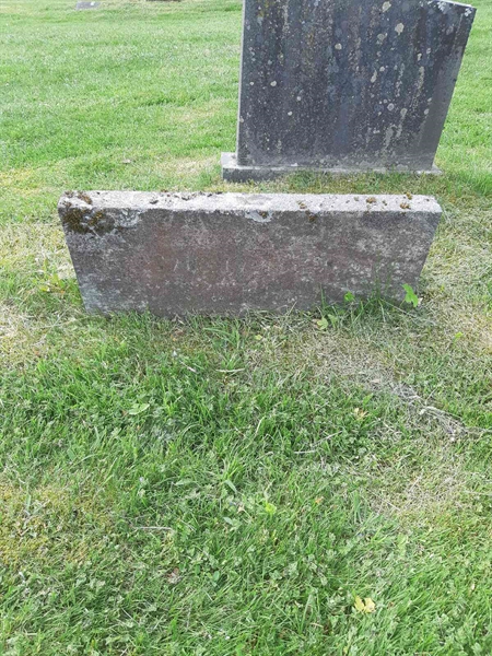 Grave number: 2 J   166