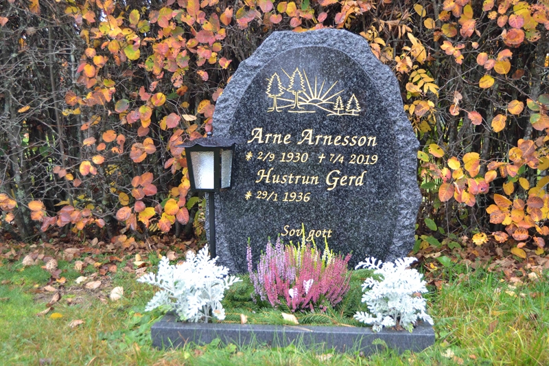 Grave number: 12 2   211-212