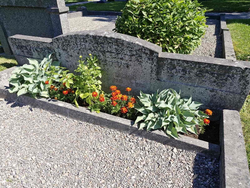 Hautatunnus: 1 FRÖJD 32B