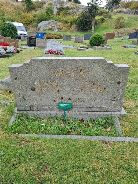 Grave number: F 02   312, 313