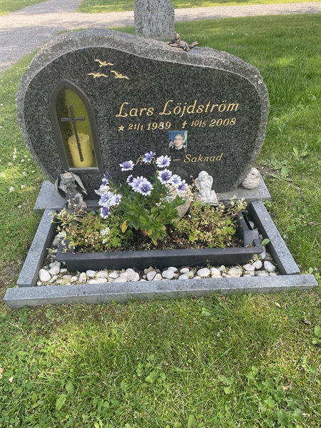 Grave number: H 8    63