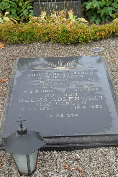 Grave number: ÖK 8     4