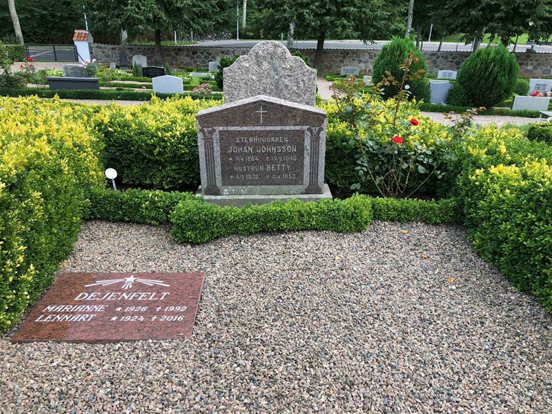 Grave number: Kå 09    11, 12