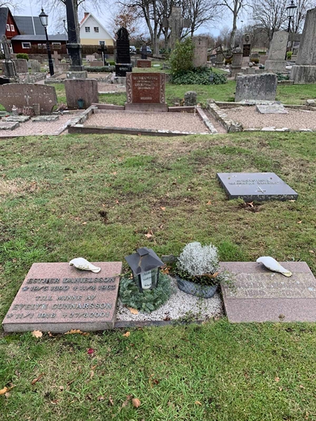 Grave number: SÖ C   137, 138