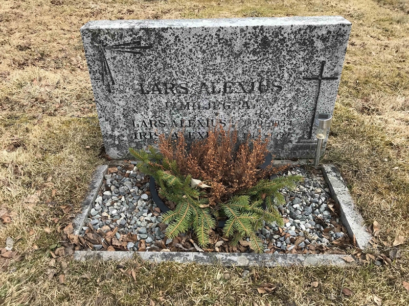 Grave number: KA C   615, 616