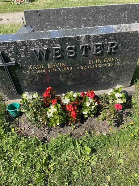 Gravnummer: N 5 1   129