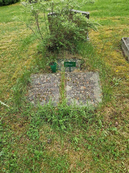 Grave number: 1 NE    24