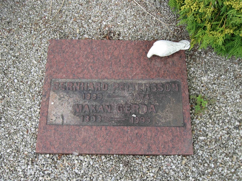 Grave number: HA 02    16