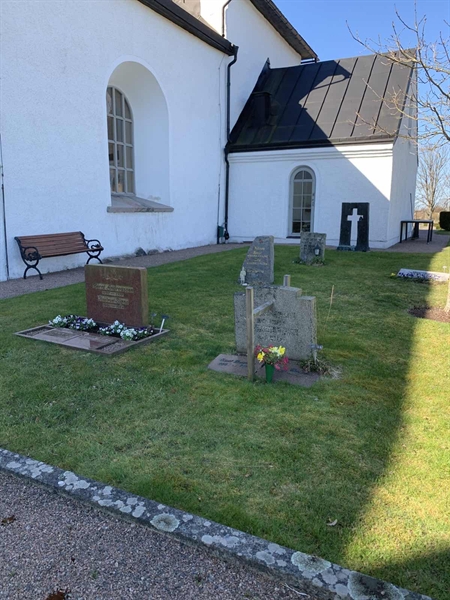 Grave number: SÖ B    64, 65, 66
