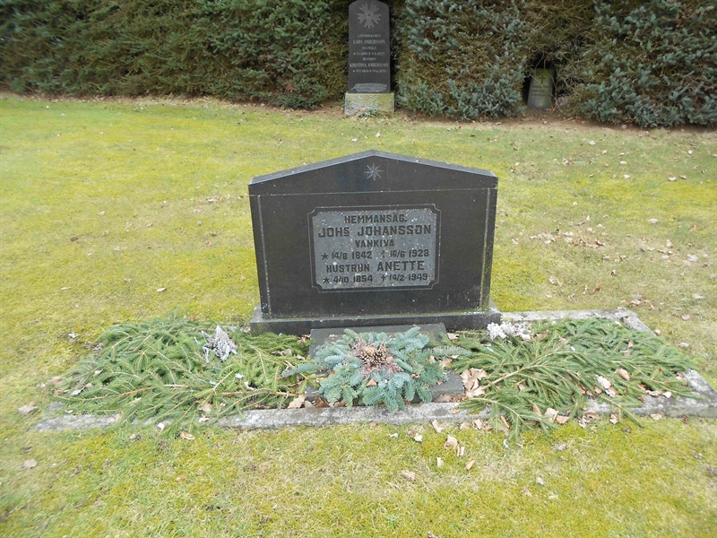 Grave number: V 5   136