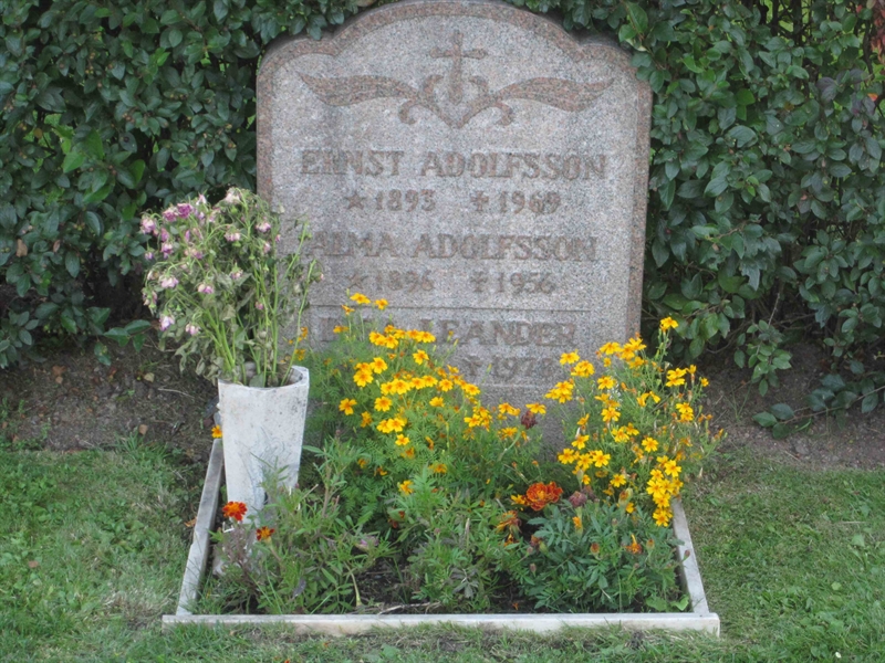 Grave number: 1 07 H    32