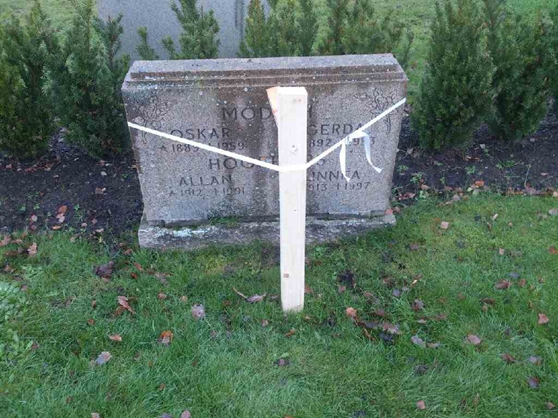 Grave number: 1 18 F    10-12