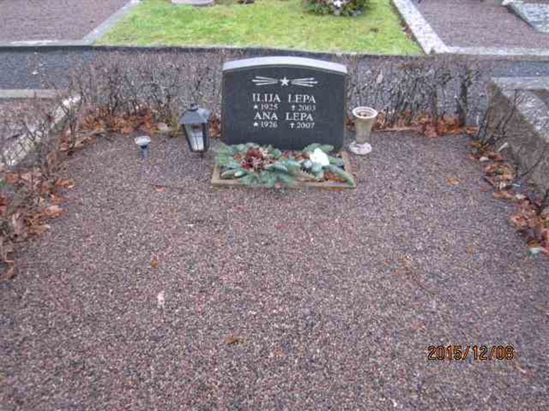 Grave number: 1 02 H    11-12