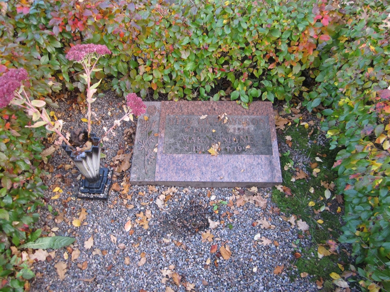 Grave number: 1 03 J     8