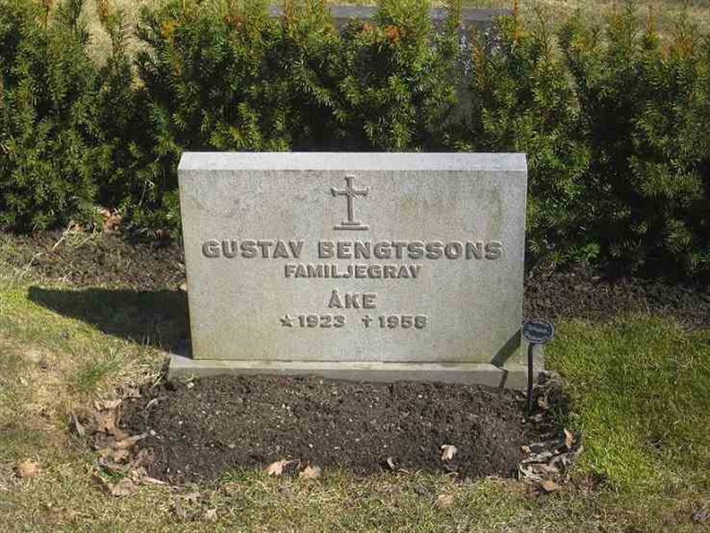 Grave number: 3 GA U   332