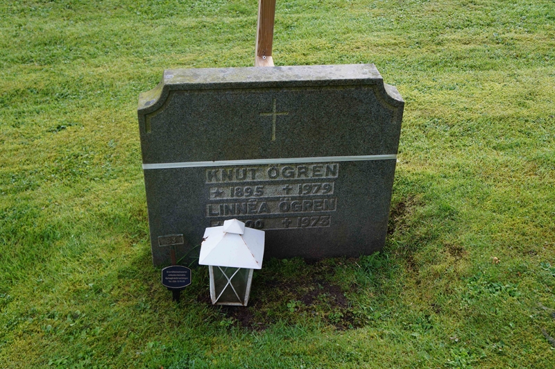 Grave number: 2 PET     3