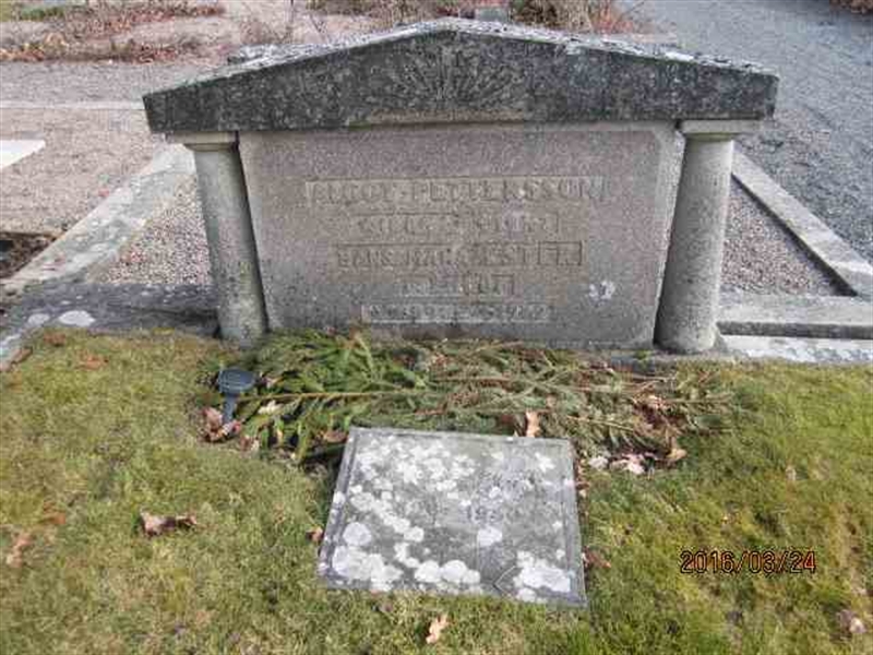 Grave number: 1 08 H    32-34