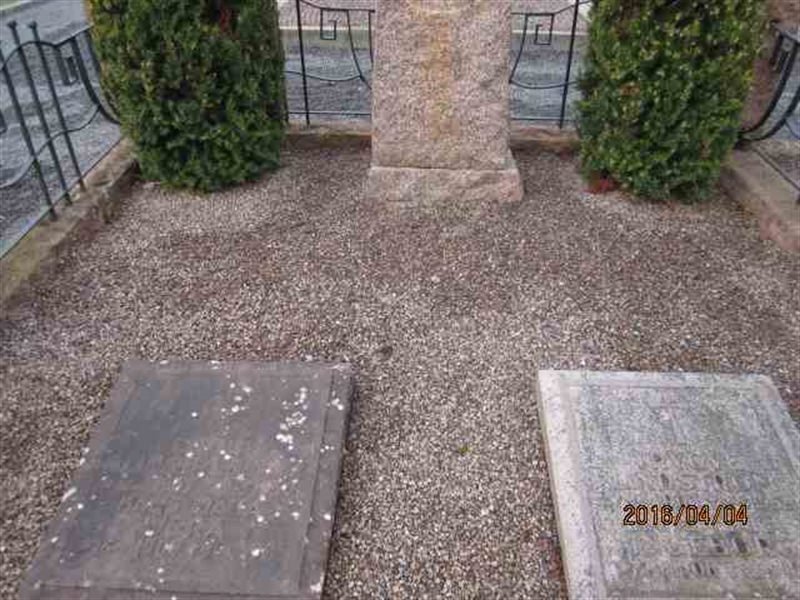 Grave number: 1 13 B    27-28