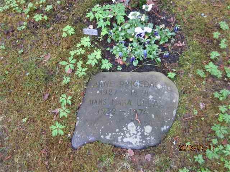 Grave number: 2 UL  1025