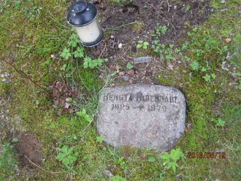 Grave number: 2 UL  1153