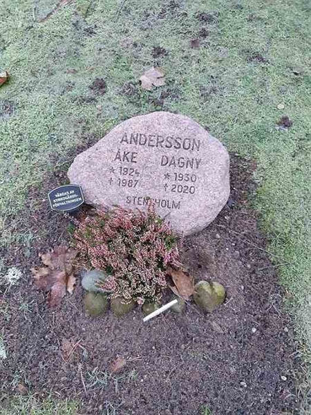 Grave number: 3 UL    75