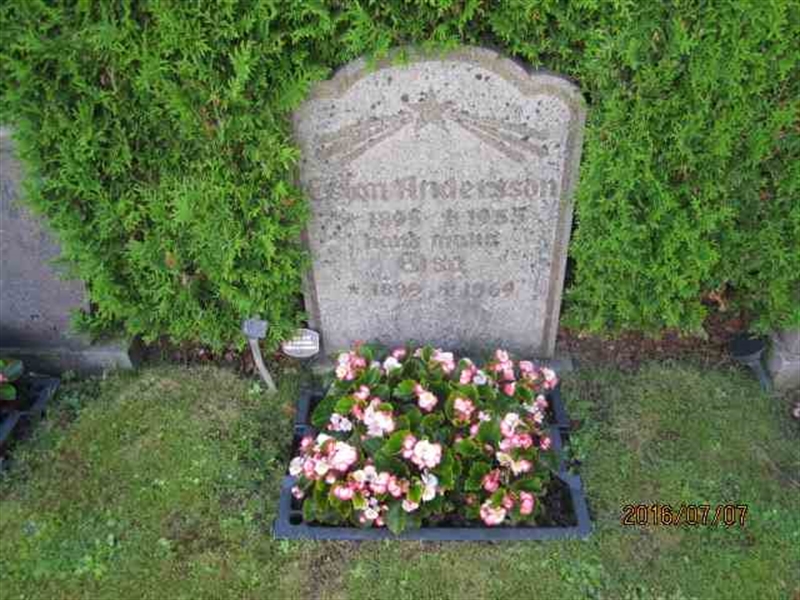 Grave number: 1 07 H    27
