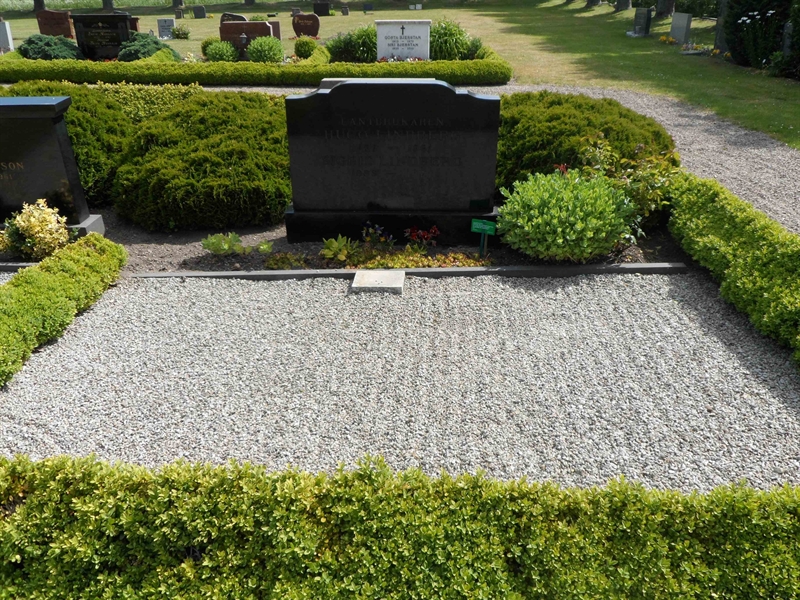 Grave number: ÖV H   109, 110