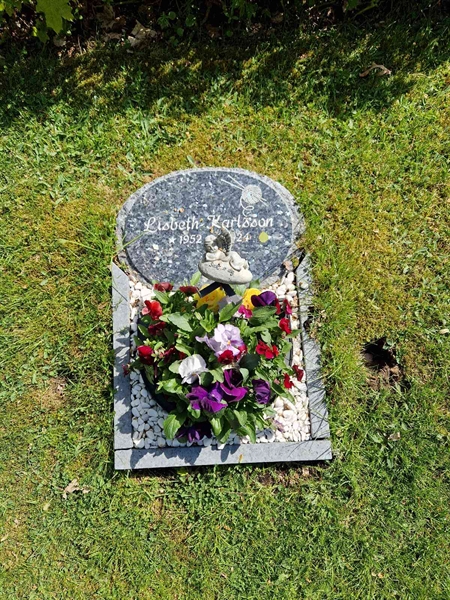 Grave number: 02 M    2