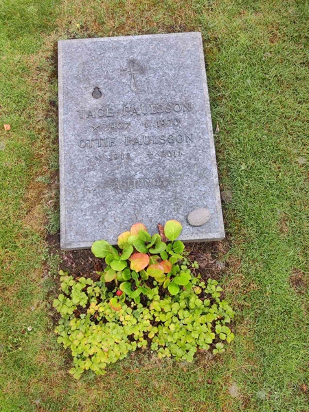 Grave number: VK D    27, 28