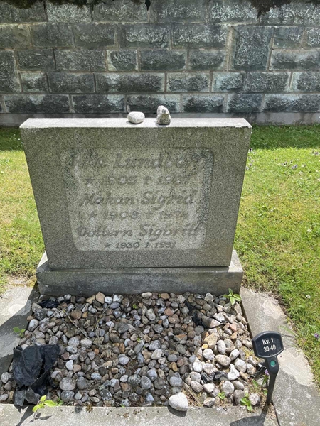 Grave number: 33 1    39-40