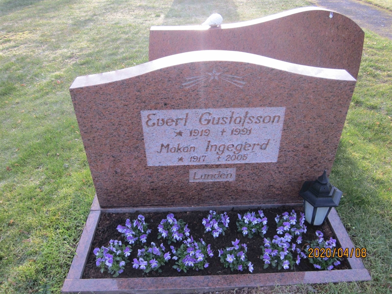 Grave number: 02 O   37