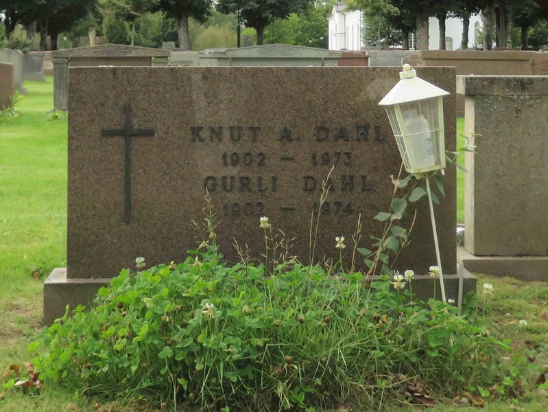 Grave number: 01 U   214, 215