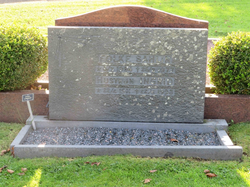 Grave number: 1 02   16
