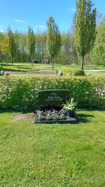 Grave number: 1 12 9, 10