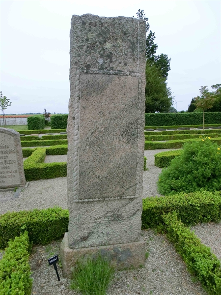 Grave number: KÄ D 136-136