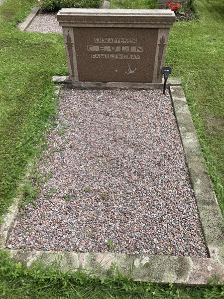 Grave number: 1 02    83
