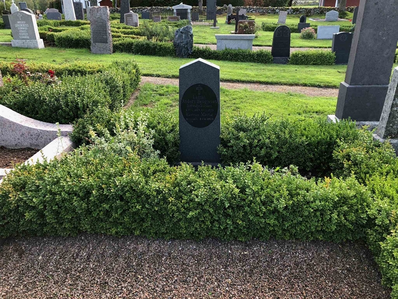 Grave number: SK 03    14, 15