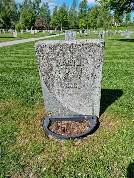 Grave number: D N 1   348