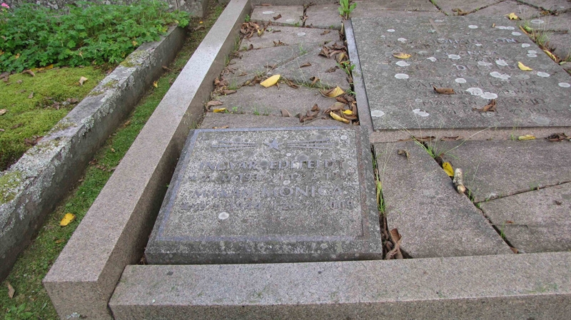 Grave number: HG TRAST   773, 774