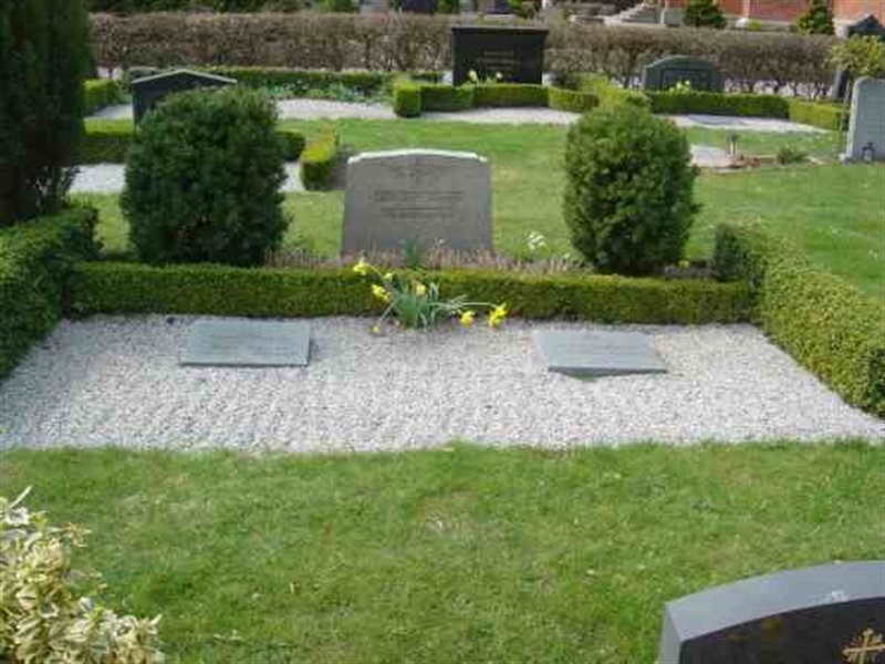 Grave number: FLÄ G    64-66