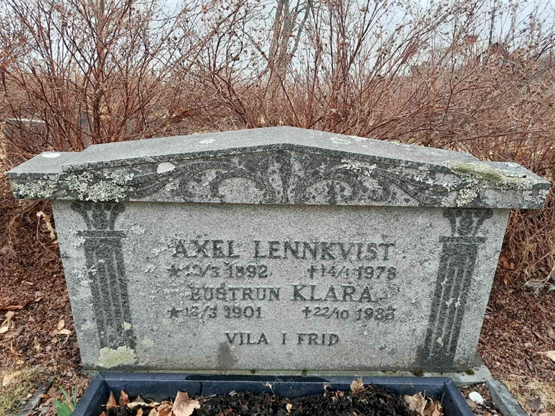 Grave number: 3 2  1422-1423