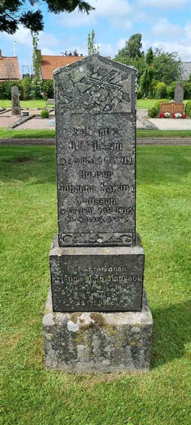 Grave number: LM 1 12  025