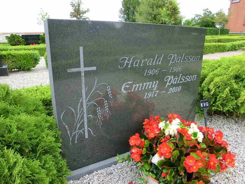 Grave number: KÄ D 129-130