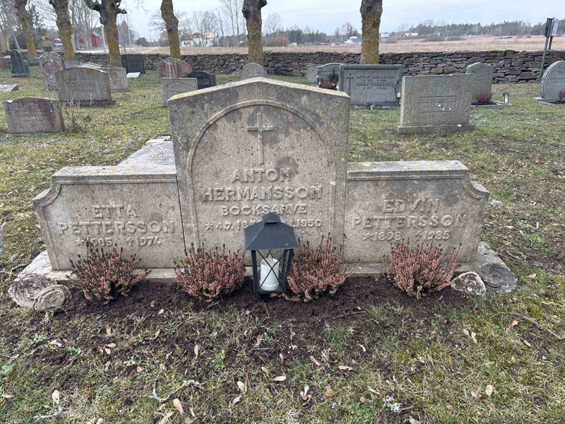 Gravnummer: LE   351, 352