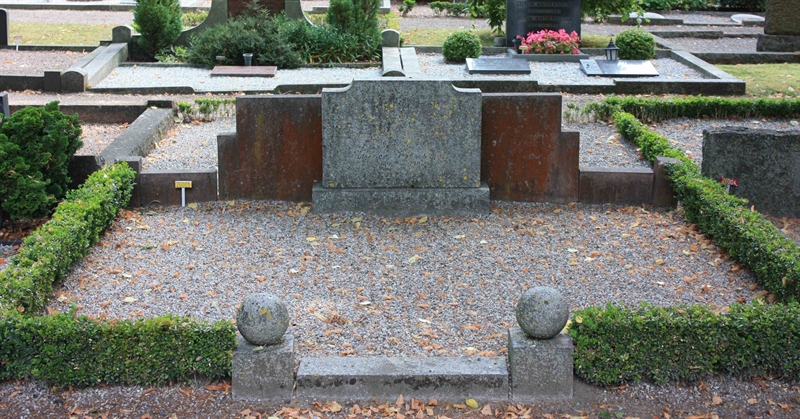 Grave number: Ö 20y    12, 13