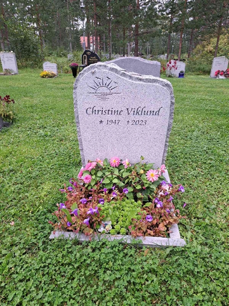 Grave number: 2 Q  2747