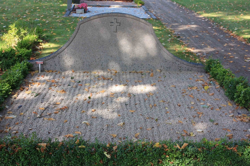 Grave number: Ö 06y    28, 29