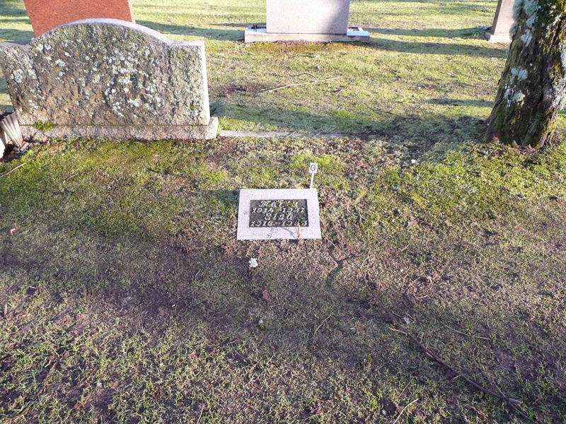Grave number: 01 D   325, 326
