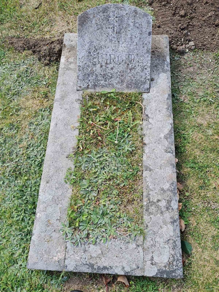 Grave number: F 02   244