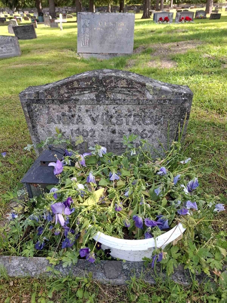 Grave number: 001 2   585